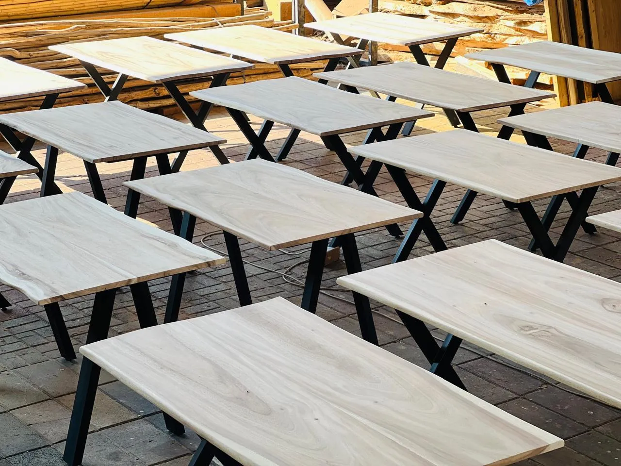 Hotel & Restaurant Tables